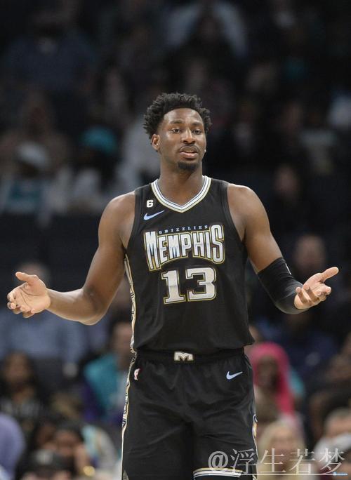 小贾伦-杰克逊全场贡献12分5板3助，三分手感欠佳仅3投0中